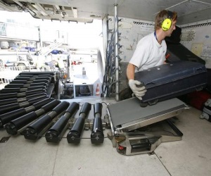 Airport Luggage Dispatcher / Airlines Baggage Sweeper